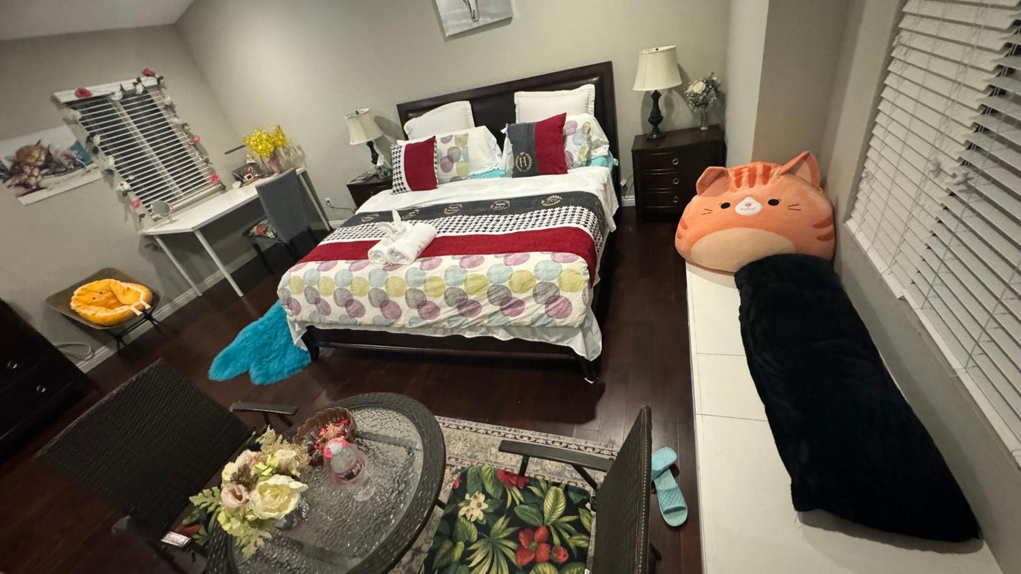 King Bed Big Room Чино-Хилс Экстерьер фото